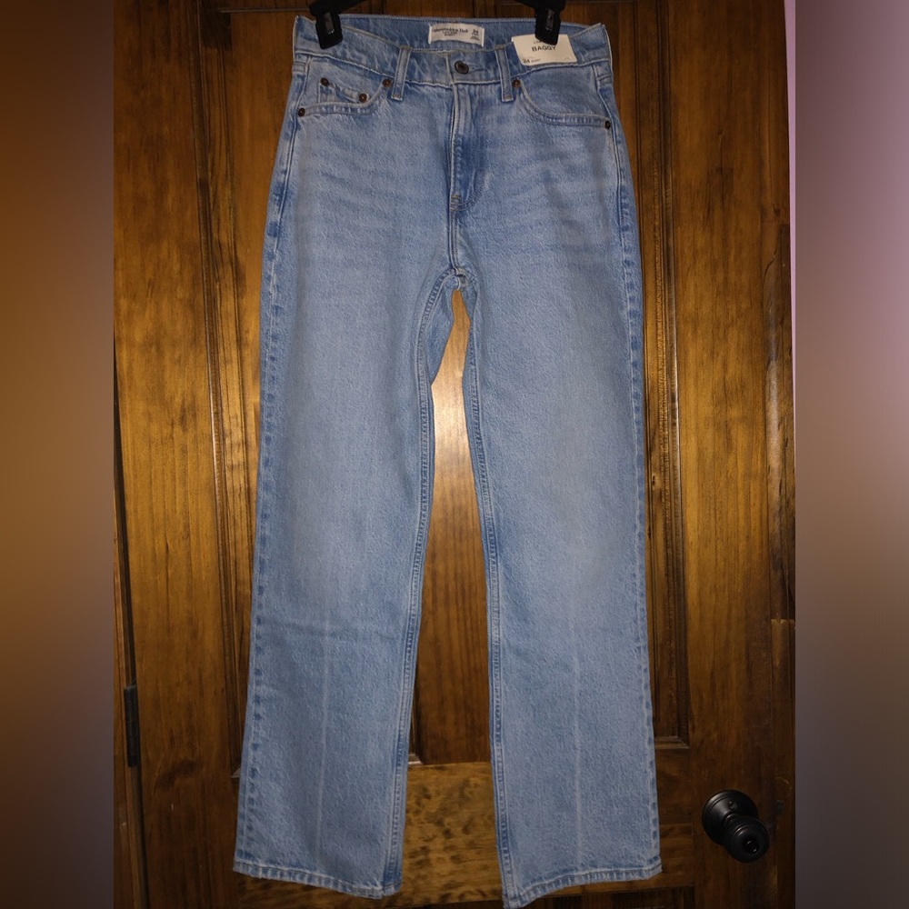 NWT Abercrombie Low Rise Baggy Jeans 24 Short - Picture 2 of 6